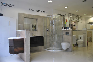 ハートフォードシャーにあるモダンスタイルのおしゃれな浴室の写真