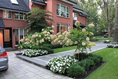 Photo of a contemporary landscaping in Montreal.