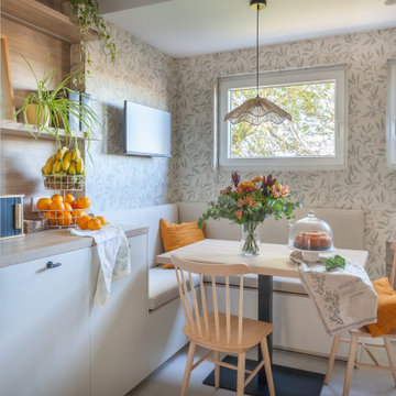 Cocina luminosa y acogedora