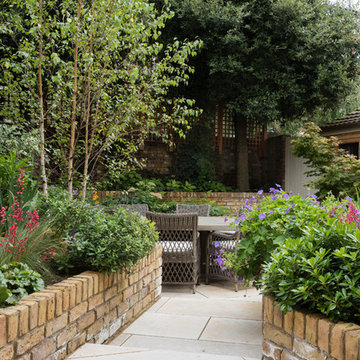 Secluded garden with Fireplace