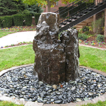 Fountainscapes: Bubbling Boulder, Spilling Urns, and Other Vignette Fountains