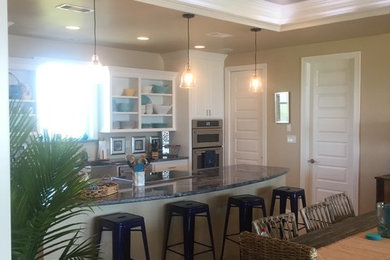 Home design - coastal home design idea in Houston