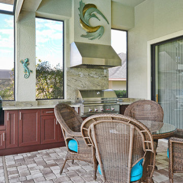 Traditional Style Summer Kitchen and Dining Area