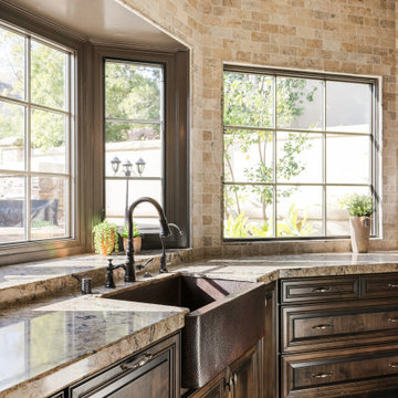 Grand Traditional chefs' kitchen in Mountain View Calabasas