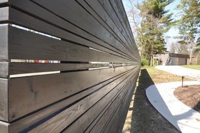 Inspiration for a contemporary landscaping in Toronto.
