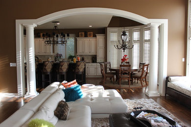 Example of a classic living room design in Kansas City