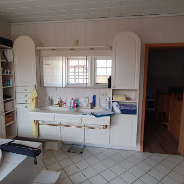VORHER Wanne + Dusche | freistehende Wanne in hist. Bauernhaus