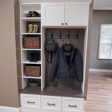 Entry units with hooks