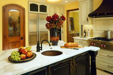 Example of a tuscan kitchen design in San Francisco