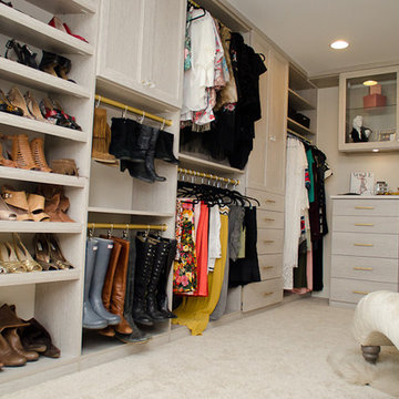 Luxurious Transitional Closet