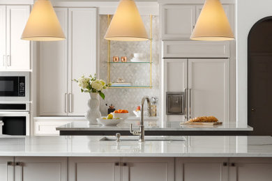 Example of a classic kitchen design in Austin