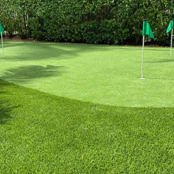 PRIVATE PUTTING GREEN