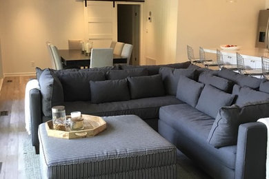 Transitional living room photo in Toronto