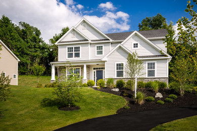 Example of an arts and crafts exterior home design in Philadelphia