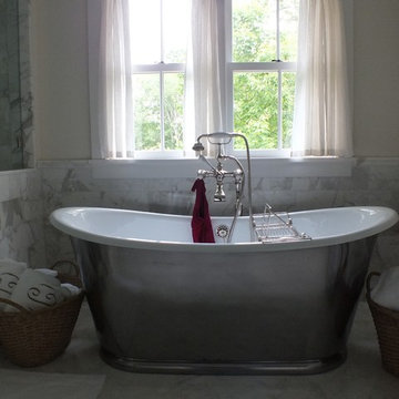 NEW ENGLAND LAKE FARM HOUSE