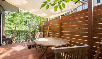 自宅のウッドデッキで朝からカフェ気分