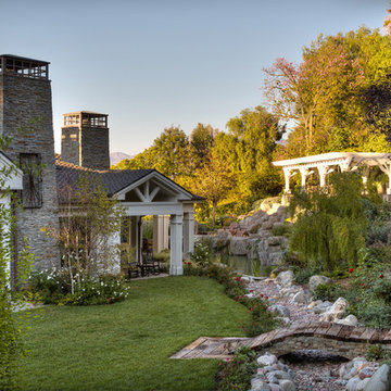 Traditional (with a twist) Outdoor Landscaping.