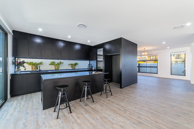 Photo of a modern kitchen in Gold Coast - Tweed.
