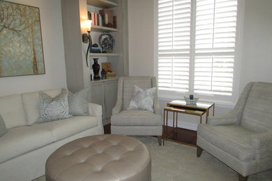 Inspiration for a small transitional home design remodel in Orlando