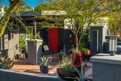 Design ideas for a contemporary patio in Phoenix.