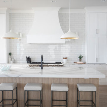 Milano + Classico - Designer White + Olmo Miele - Kitchen