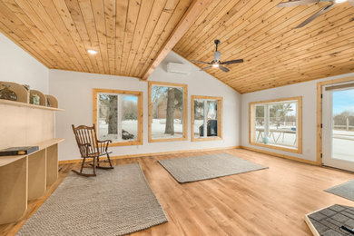 Home gym photo in Other