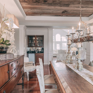 ナッシュビルの中サイズのカントリー風 LDKの画像 (白い壁、無垢フローリング)