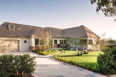 Mid-sized traditional two-storey stucco exterior in Orange County.