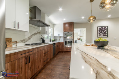 Kitchen - modern kitchen idea in Chicago