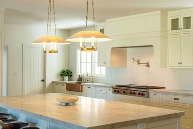 Example of a kitchen design in Sacramento