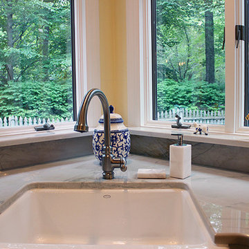 West Windsor Kitchen Remodel with Mouser Centra Cabinet
