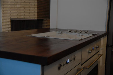 Example of a 1950s kitchen design in Minneapolis