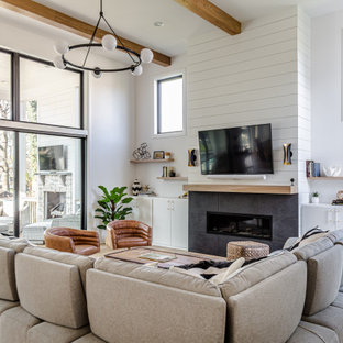 75+ Landhausstil Wohnzimmer mit hellem Holzboden Ideen & Bilder