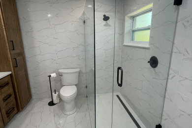 Example of a bathroom design in Tampa