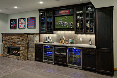 Home bar - mid-sized transitional vinyl floor home bar idea in Minneapolis