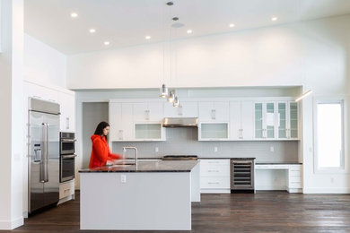 Kitchen - modern kitchen idea in Vancouver