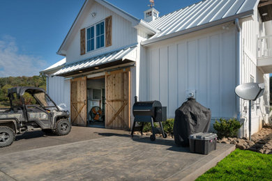 Inspiration for a farmhouse garage remodel in Nashville