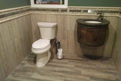 Example of a minimalist bathroom design in Other