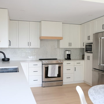 Modern Kitchen in West Vancouver