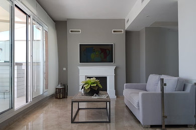 This is an example of a large contemporary home design in Valencia.