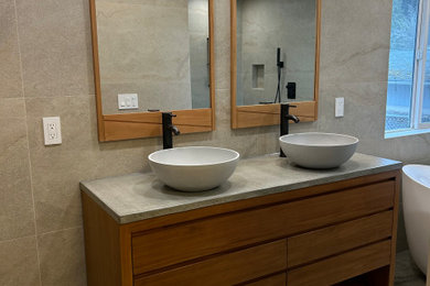 Bathroom photo in Toronto