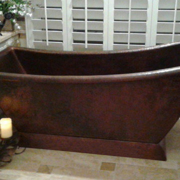 67" Hammered Copper Single Slipper Bathtub 67" Hammered Copper Canoa Single Slip