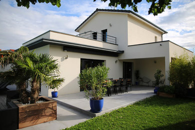 Aménagement d'une façade de maison contemporaine.