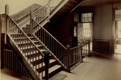 トロントにあるおしゃれな階段の写真