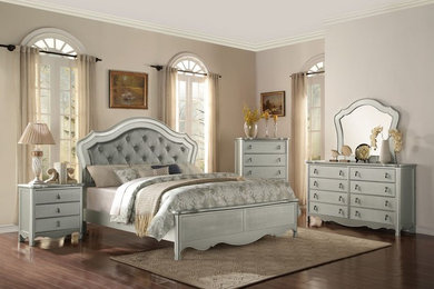 Example of a classic bedroom design in Houston