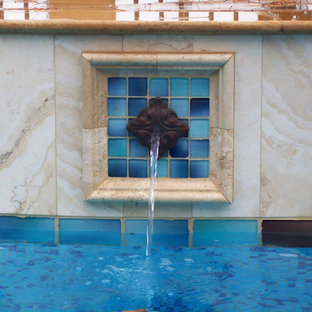 Großer, Gefliester Stilmix Whirlpool hinter dem Haus in individueller Form in Charlotte