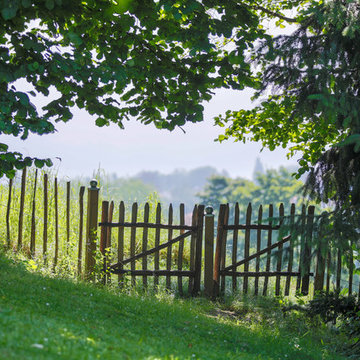 Schwimmteich mit Blick auf den Bodensee