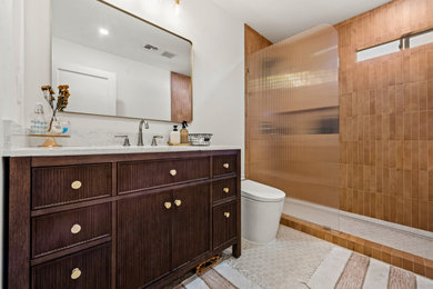 Example of a bathroom design in Austin