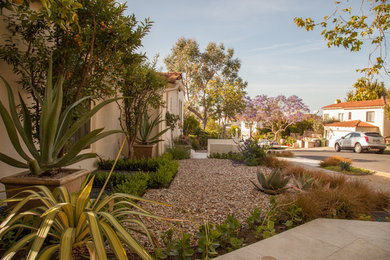 Photo of a mediterranean landscaping in Los Angeles.