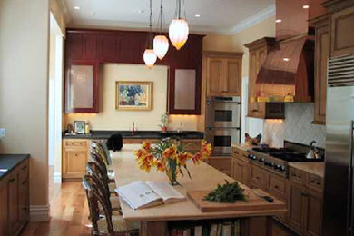 Example of a kitchen design in San Francisco